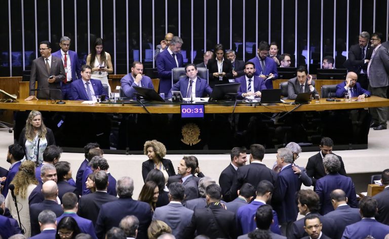 Câmara dos Deputados aprova isenção do imposto de renda para quem ganha até R$ 5 mil