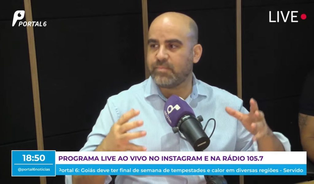 José Fernandes durante programa Live, do Portal 6 com a rádio 105.7 FM. (Foto: Captura de Tela)