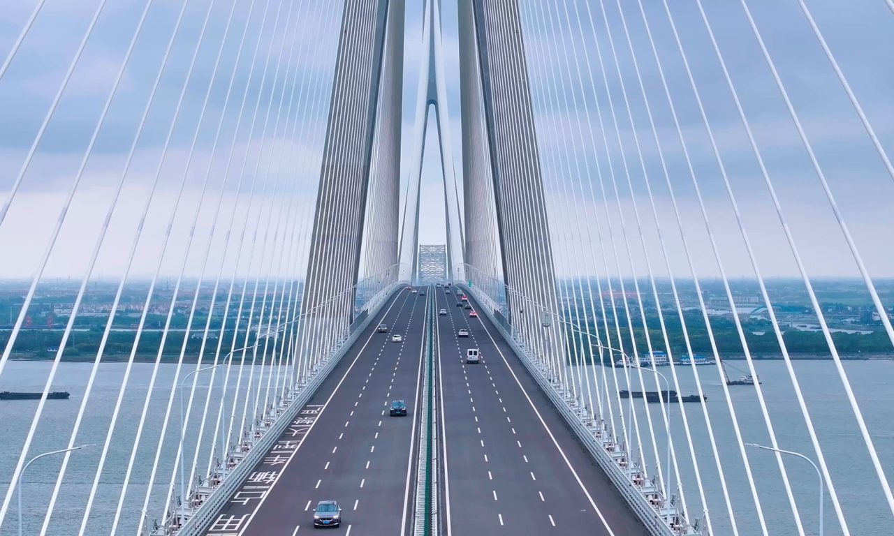 Conheça a maior ponte suspensa do mundo, com 10 km de extensão e capacidade para 110 caminhões