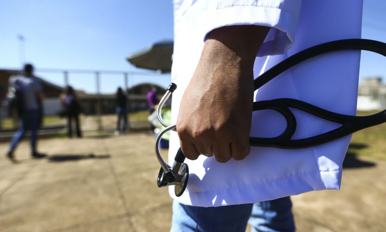 Flórida permite a atuação de médicos brasileiros mesmo sem residência nos EUA