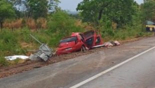 Motorista morre e quatro passageiros, incluindo criança de 9 anos, ficam feridas após colisão na BR-153
