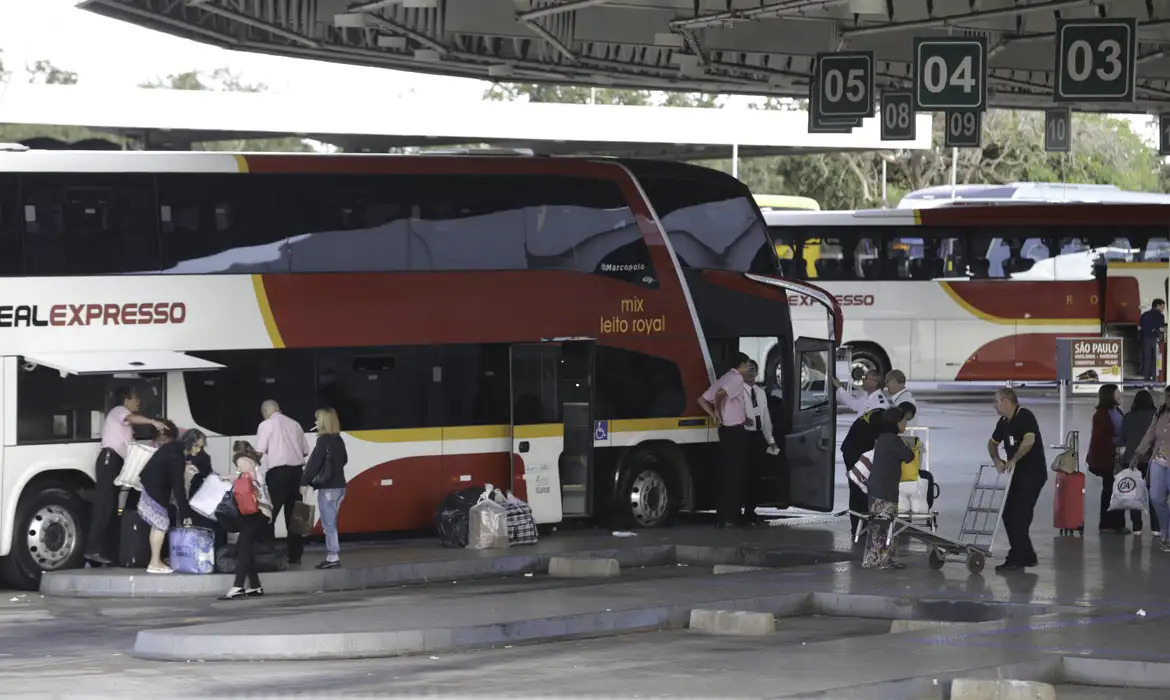 Novo ônibus que vai rodar o Brasil tem dois andares, 26 camas e conforto maior que aviões