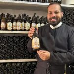 Conheça a cervejaria fundada por padres que funciona há mais de 100 anos no porão de uma igreja