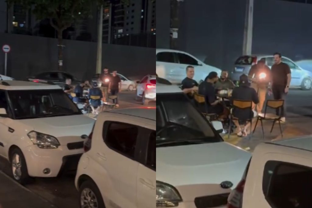 Vídeo viraliza ao mostrar grupo tocando pagode em mesa montada no meio de cruzamento em Anápolis