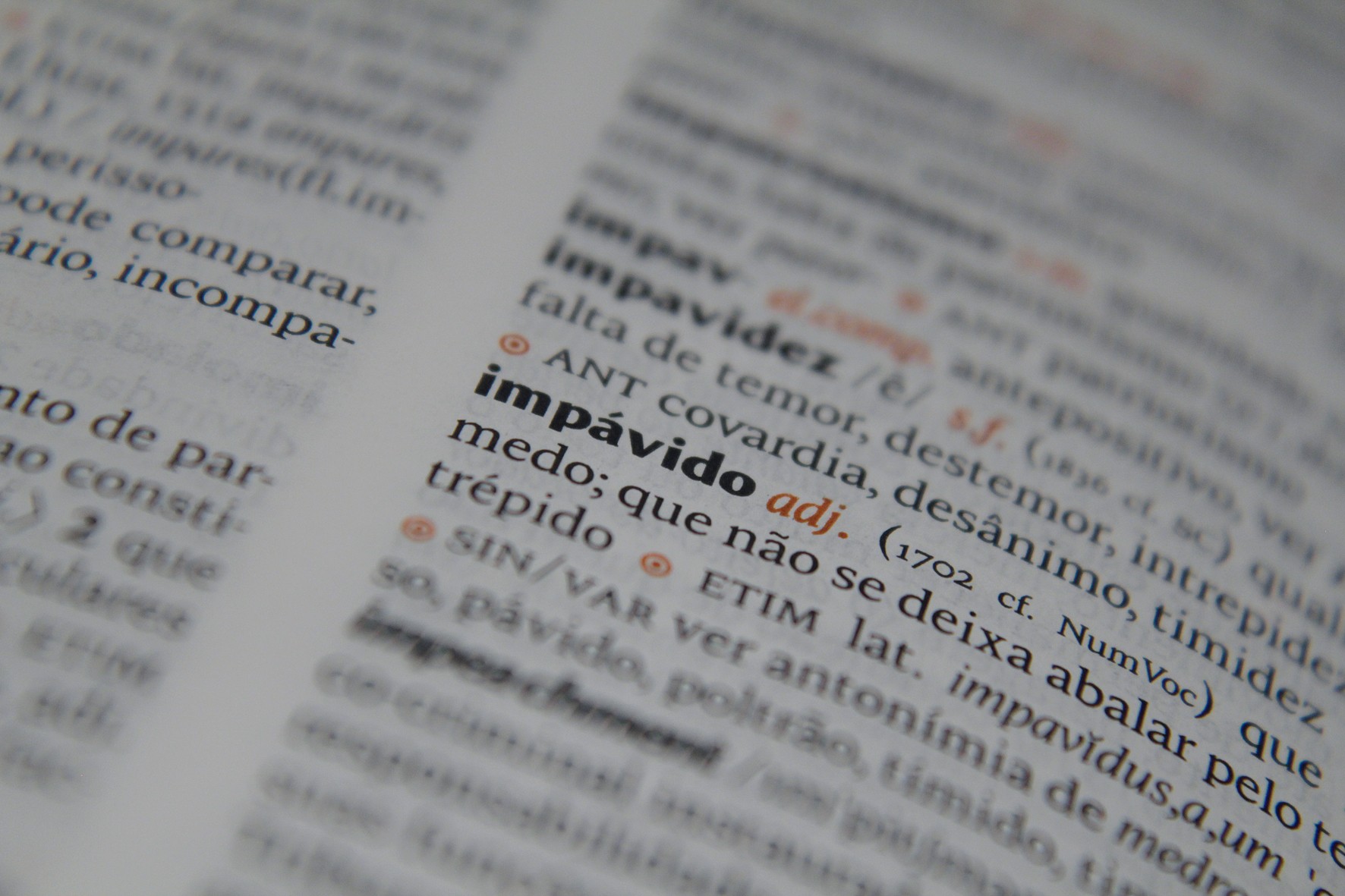 10 palavras em português que não têm plural e muita gente fala sem saber