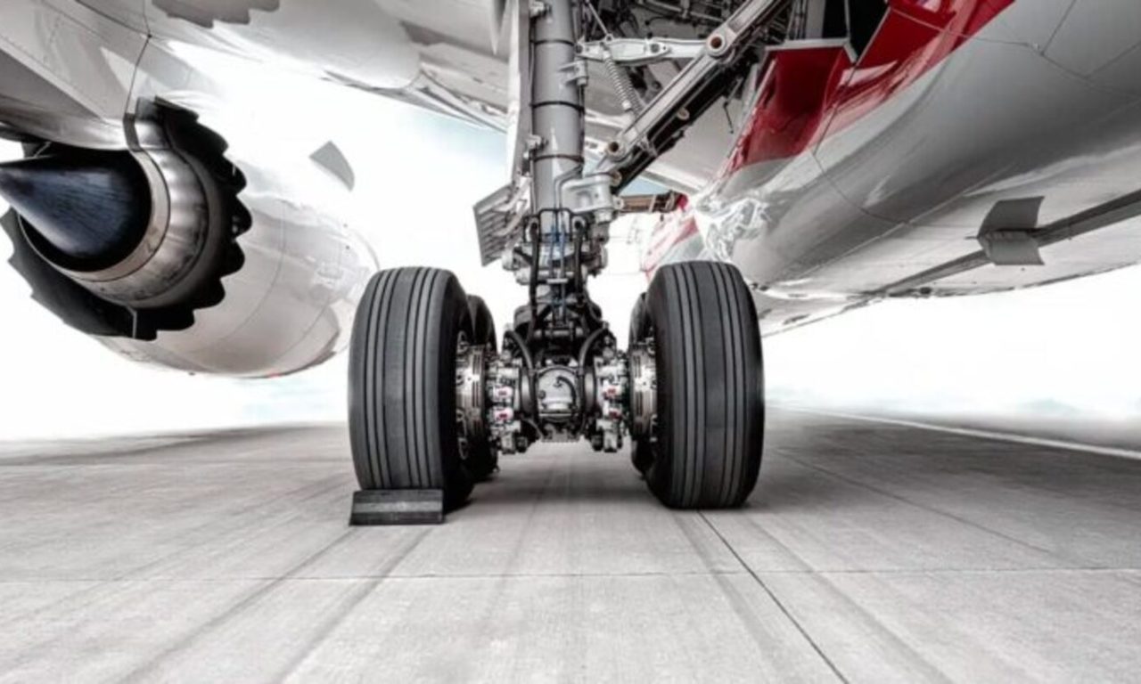 Por que os pneus de avião não estouram na hora do pouso, mesmo com toneladas de peso sobre eles