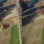 Jovem morre após perder controle de moto e colidir com poste em Caldas Novas; câmera registrou acidente