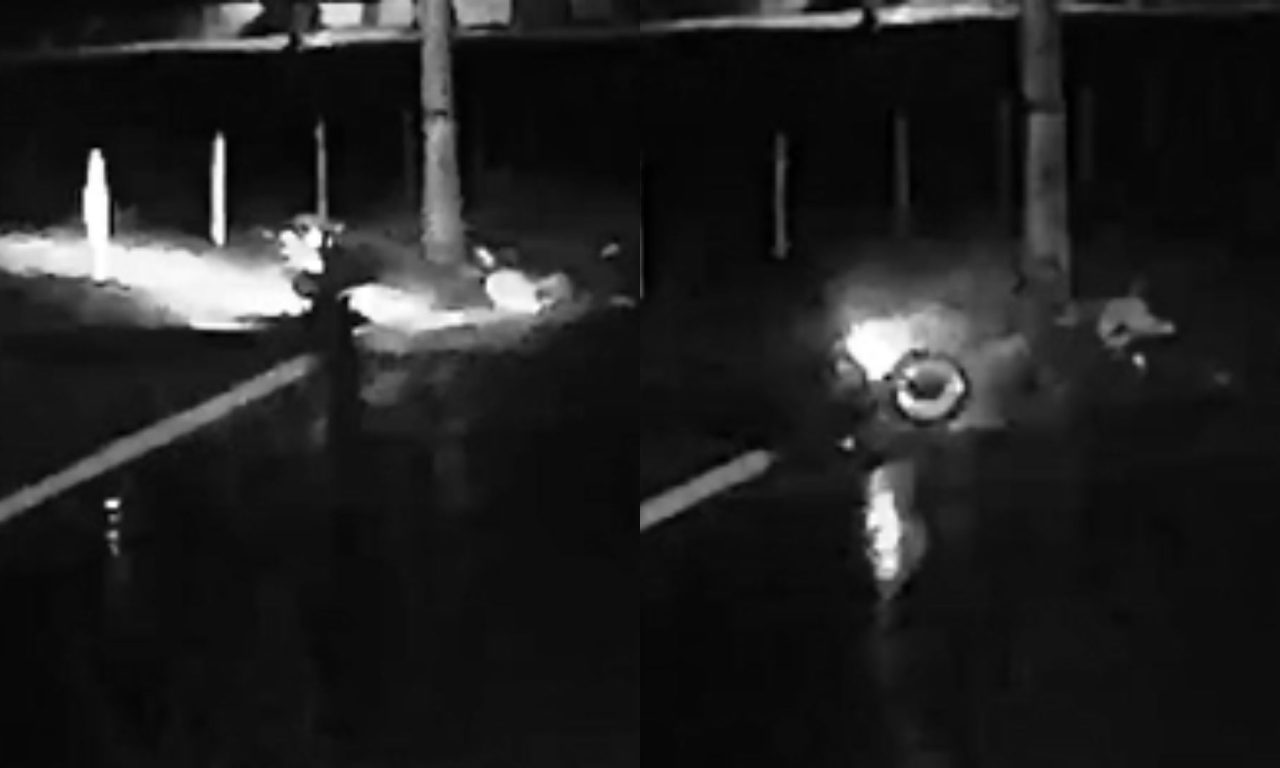 Vídeo mostra quando motociclista colide com poste.