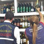 Procon Goiás investiga procedência das bebidas, em meio a aumento nos casos de intoxicação por metanol.