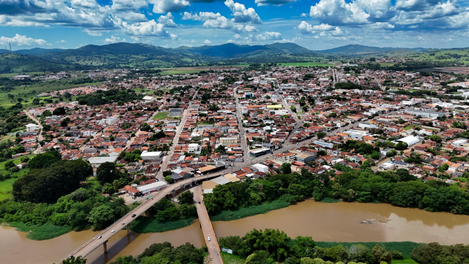 Rialma fica à margem direita do rio.