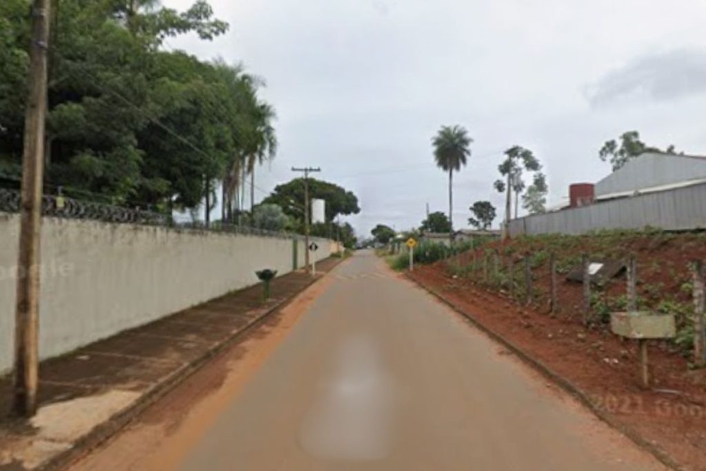 Homem é encontrado morto dentro de casa, em Aparecida de Goiânia, e família desconfia de esposa dele