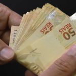 O país onde desempregados recebem salário por dois anos enquanto são obrigados a fazer cursos para se recolocar no mercado