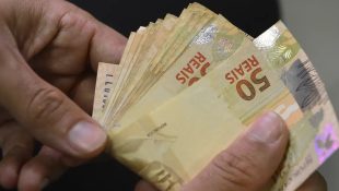 O país onde desempregados recebem salário por dois anos enquanto são obrigados a fazer cursos para se recolocar no mercado