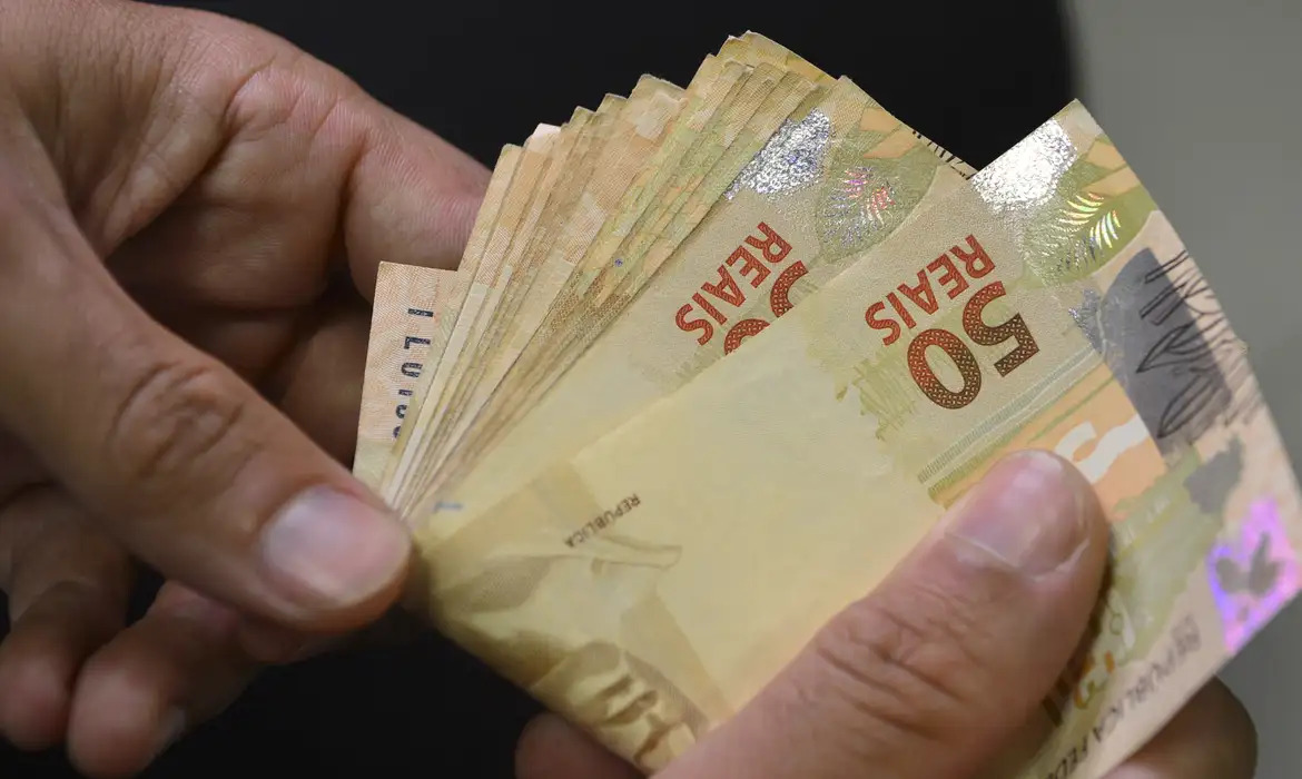 O país onde desempregados recebem salário por dois anos enquanto são obrigados a fazer cursos para se recolocar no mercado