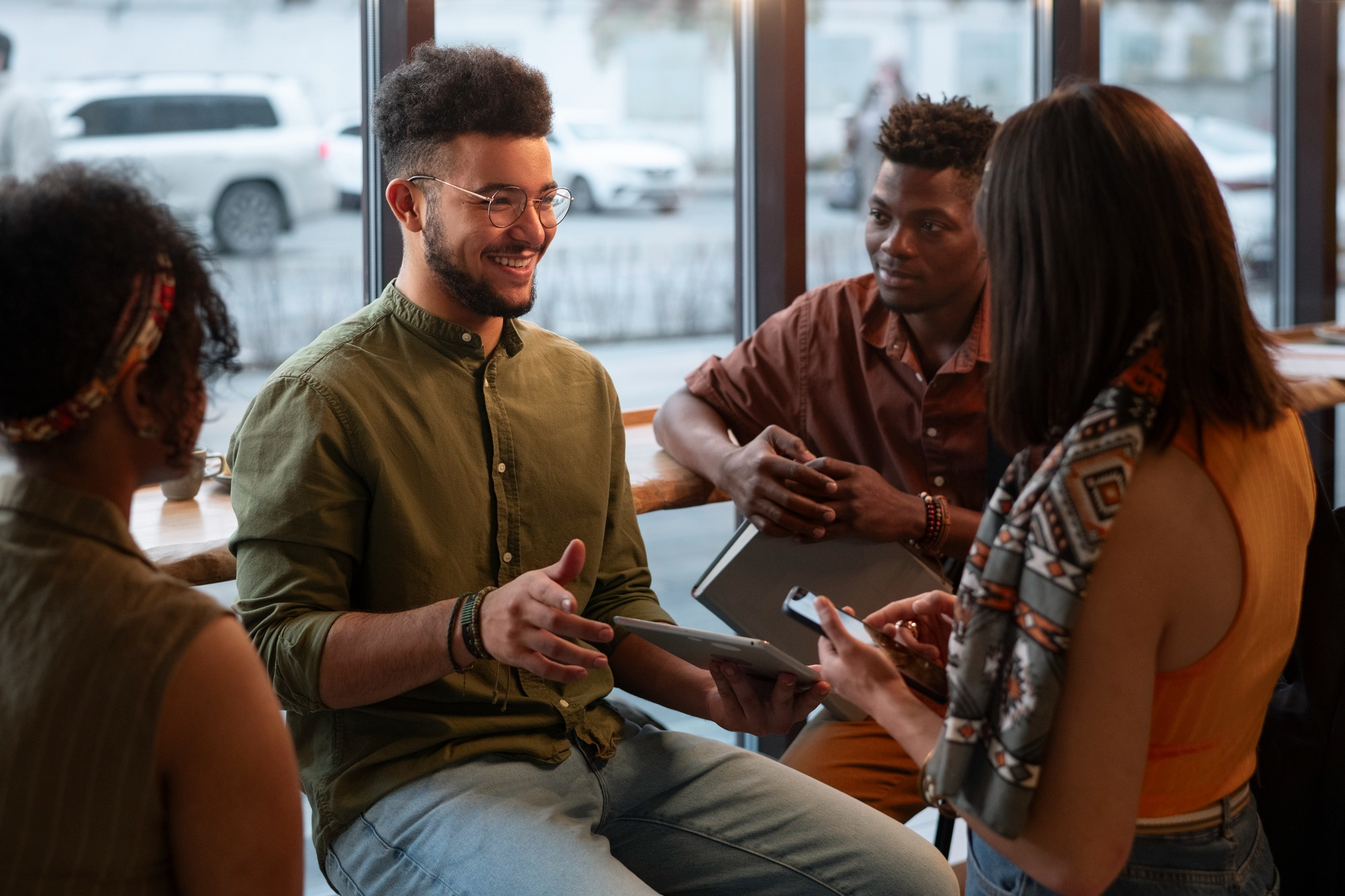 Pessoa se socializando