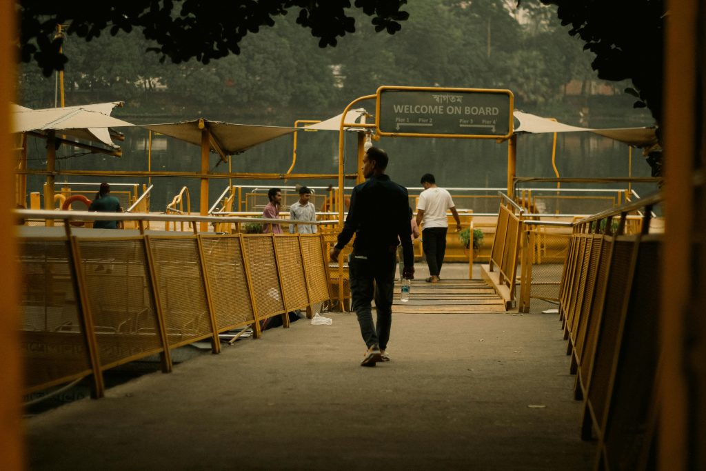 País extremamente populoso ocupa uma área menor que o Ceará e chama atenção pela superlotação