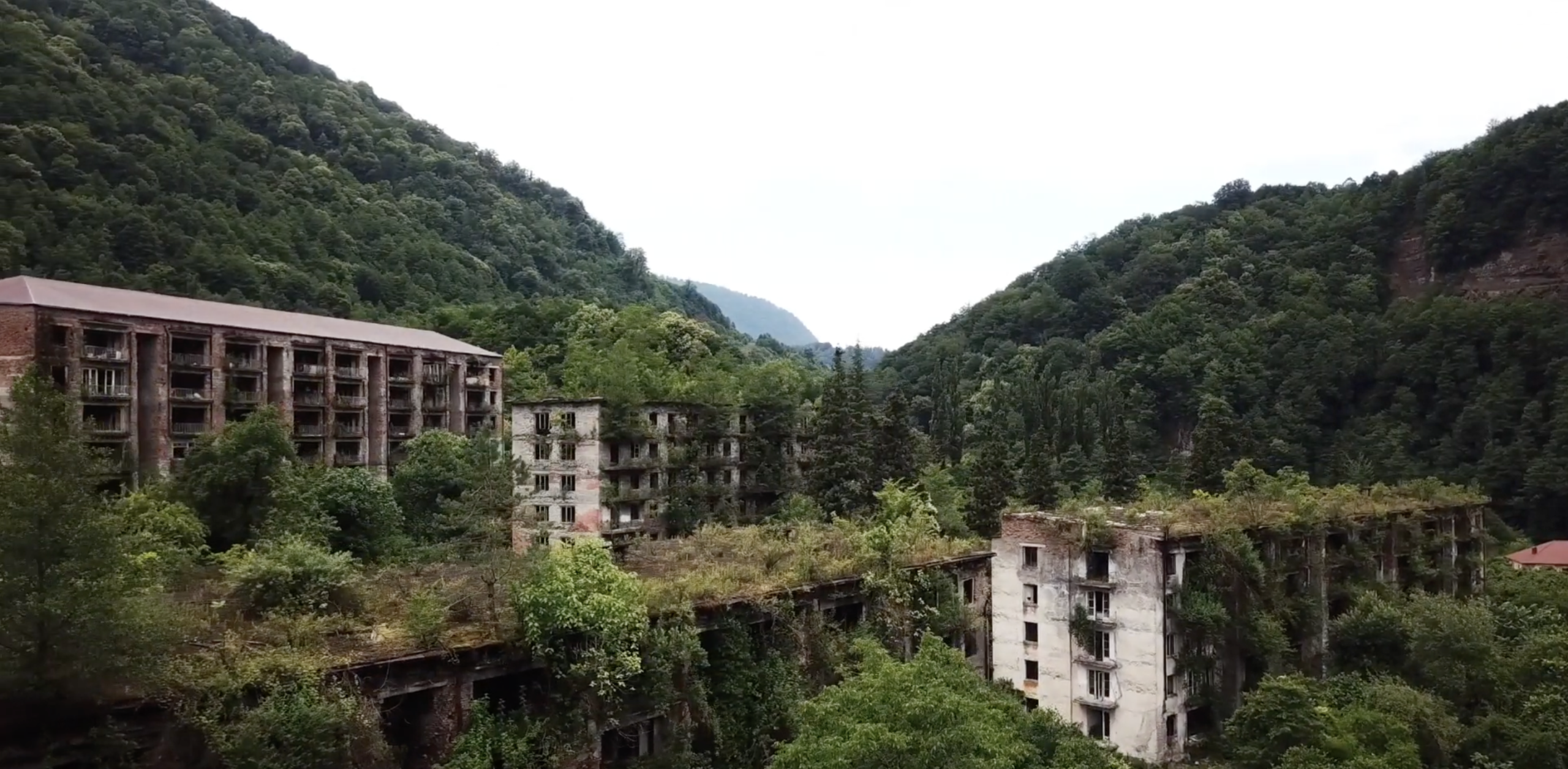 Cidade europeia, Akarmara, abandonada