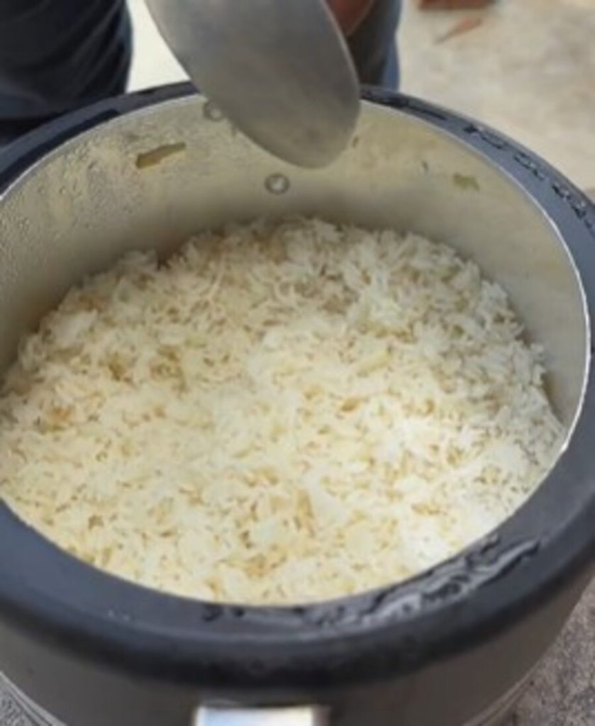 Arroz soltinho em menos de 5 minutos: é perfeito para os dias mais corridos
