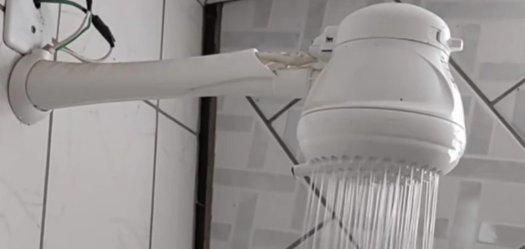 Pedreiro ensina técnica para aumentar a pressão do chuveiro (assim você não vai precisar comprar um novo)