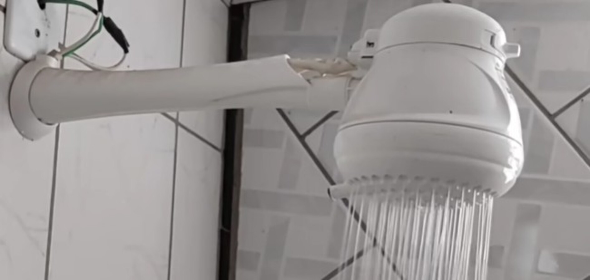 Pedreiro ensina técnica para aumentar a pressão do chuveiro (assim você não vai precisar comprar um novo)