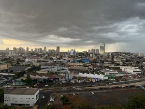 Goiás pode ter temporais de 30 mm com queda de granizo, alerta meteorologia; confira previsão do tempo