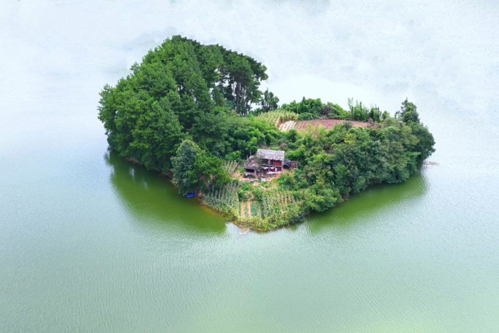 A ilha onde o tempo passa mais devagar que se tornou refúgio perfeito para uma vida de paz