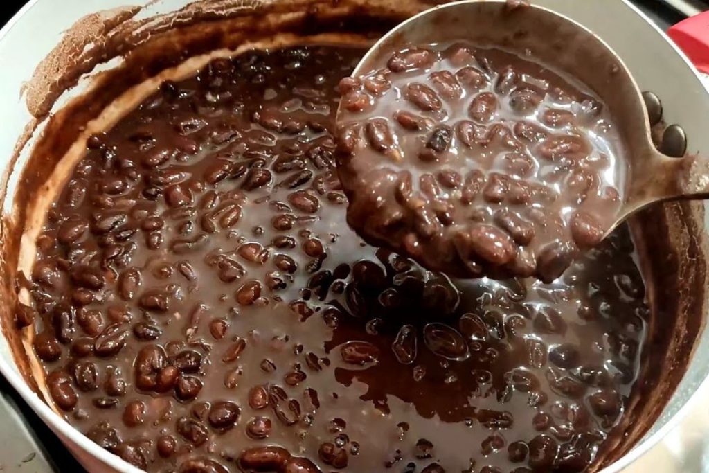 Feijão azedo nunca mais: o truque para conservar ele na geladeira por mais tempo