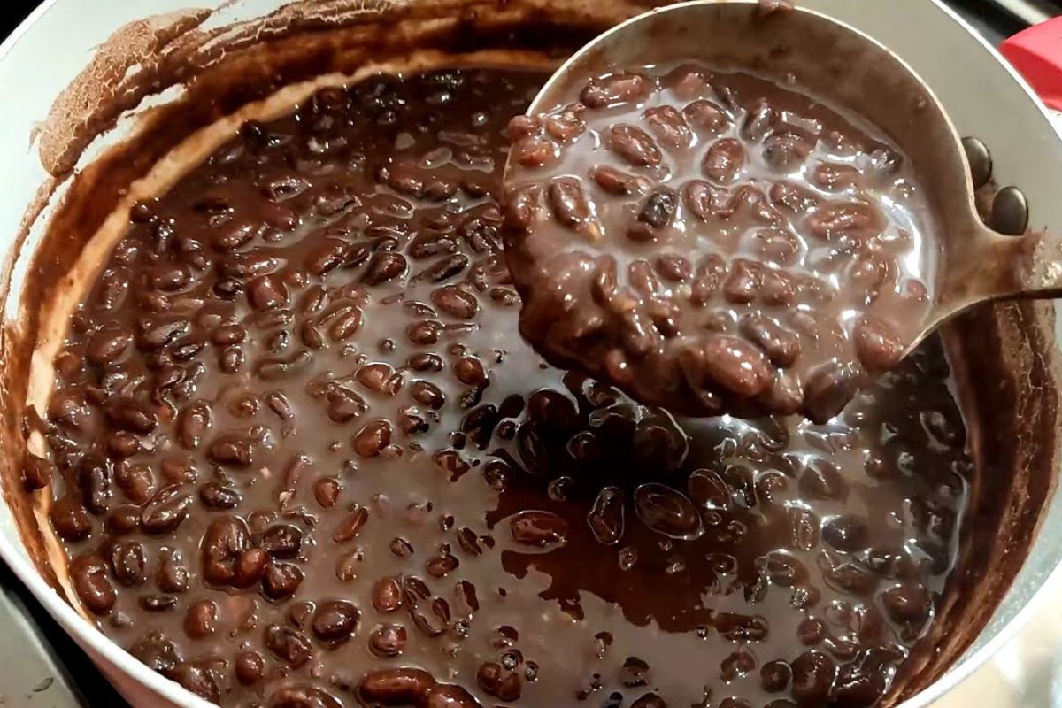 Feijão azedo nunca mais: o truque para conservar ele na geladeira por mais tempo