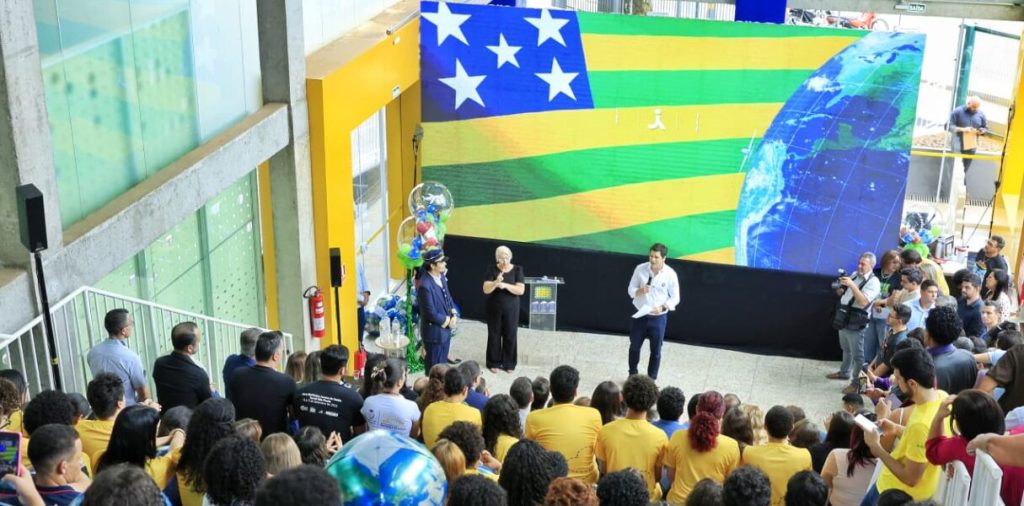 Mais de 2 mil goianos terão oportunidade de estudar no exterior a partir de 2026; entenda