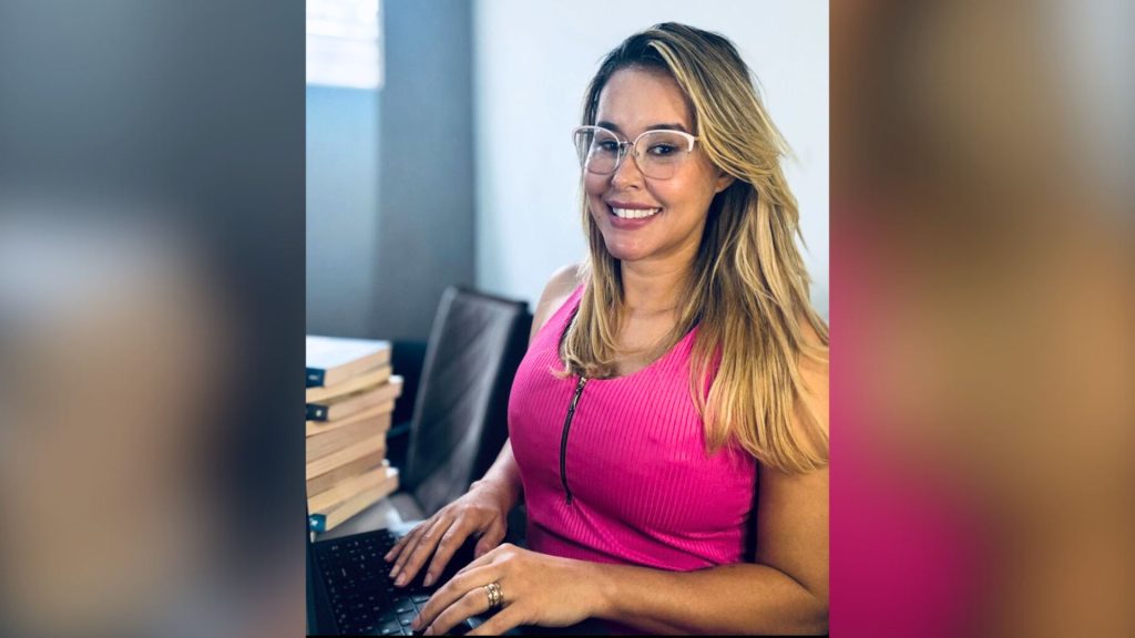 Professora do IFG, Kamylla Pereira Borges é autora de "Sob o Céu do Cerrado", que concorre a prêmio nacional de literatura.