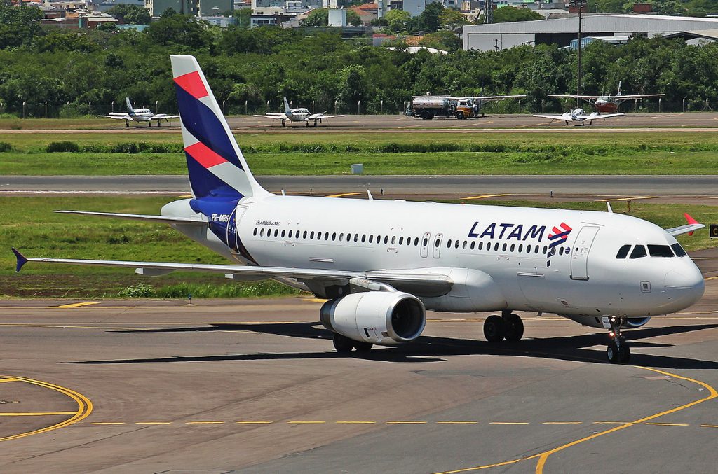 Avião da Latam, voo, passageiros, companhia aérea