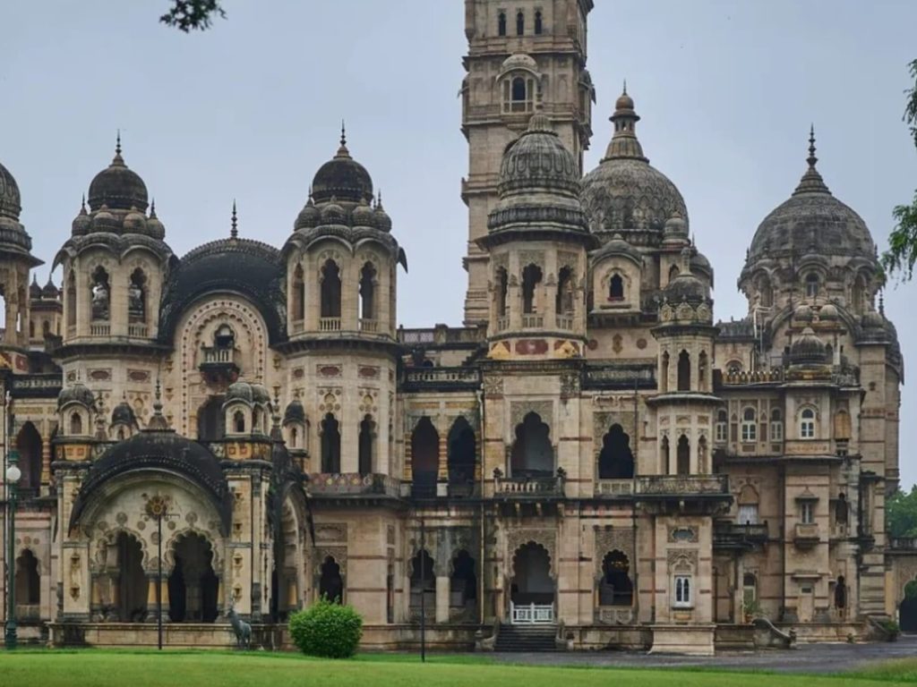 Conheça a maior casa do mundo de 2,8 milhões de m e que abriga apenas quatro moradores