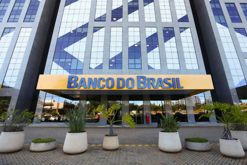 Com remuneração de até R$ 1.518 e benefícios, Banco do Brasil convoca jovens de todo país