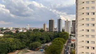 Dia de Finados foi de calor e nuvens, em Anápolis, sem chuva.