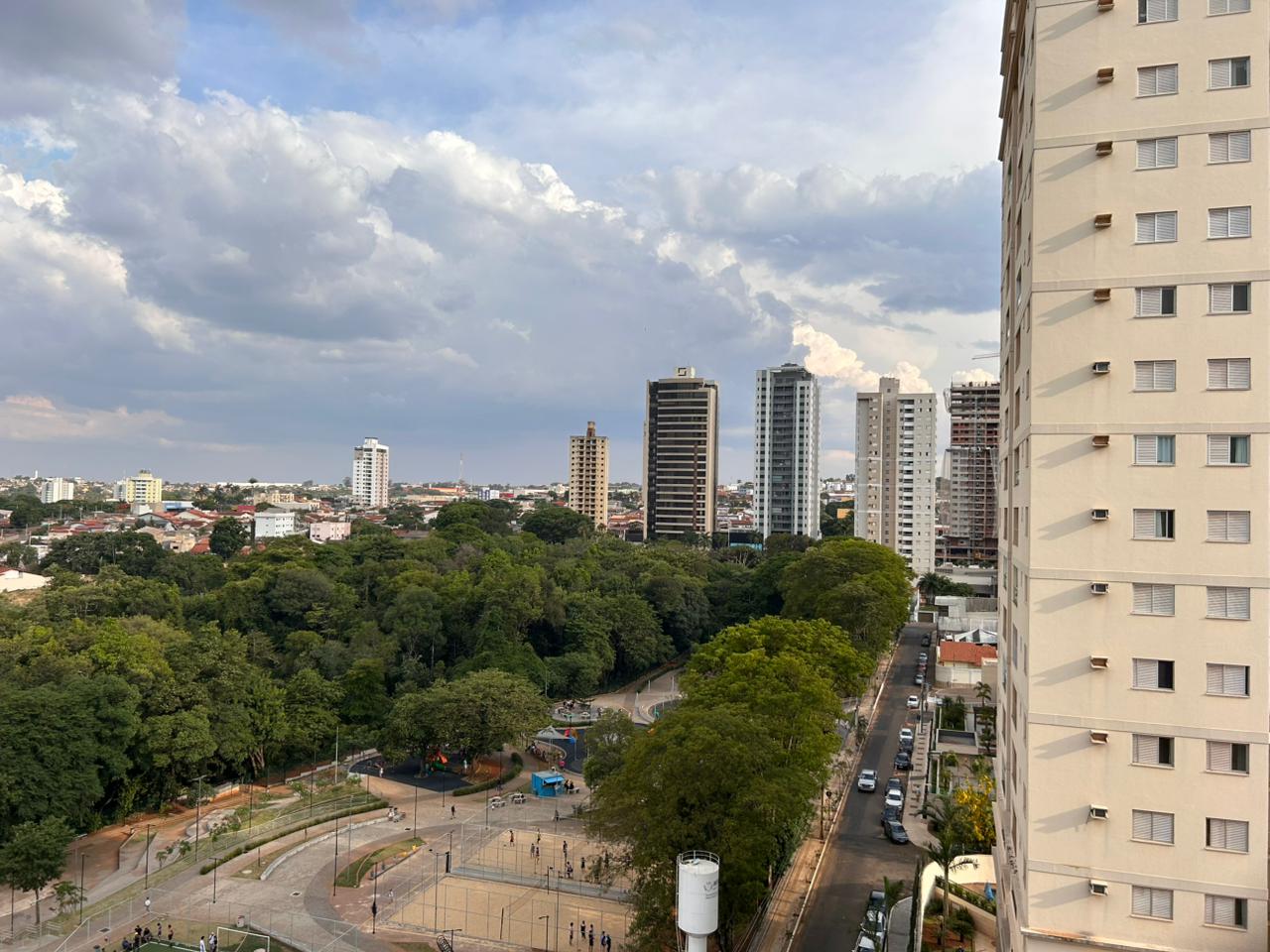 Dia de Finados foi de calor e nuvens, em Anápolis, sem chuva.