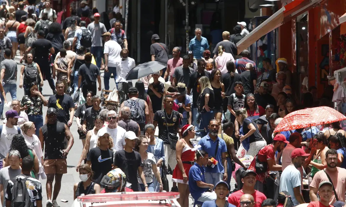 Imagem ilustrativa de multidão na rua. (Foto: Paulo Pinto/Agência Brasil)