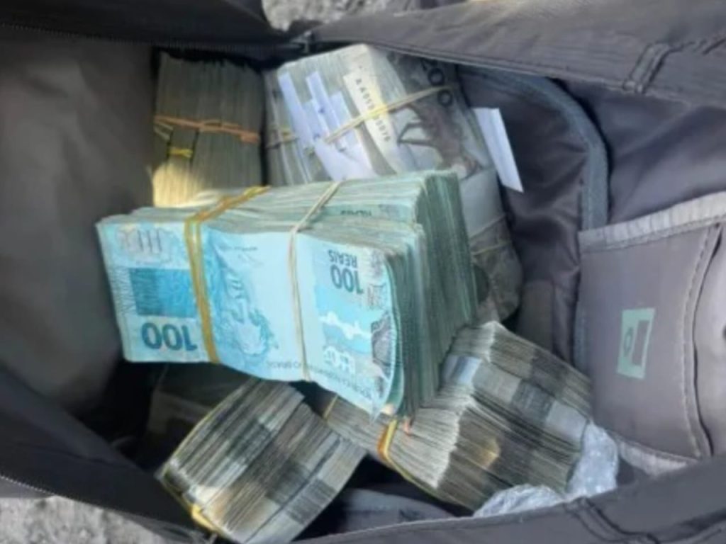 R$ 850 mil foram apreendidos pelas autoridades. (Foto: reprodução)