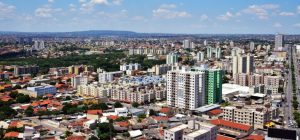 Com mais de 1.800 moradores por km, a cidade goiana que não para de crescer é comparada a um verdadeiro formigueiro humano