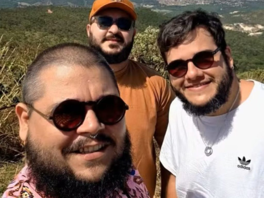 Trisal vive junto há quase seis anos. (Foto: redes sociais)