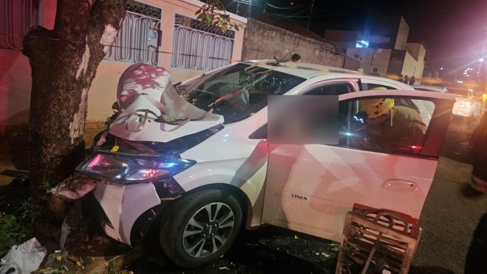 Motorista morre em Itumbiara após sofrer grave acidente e ficar presa às ferragens