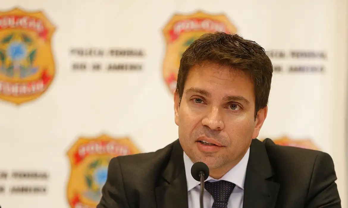 Moraes manda prender Alexandre Ramagem após ida aos EUA