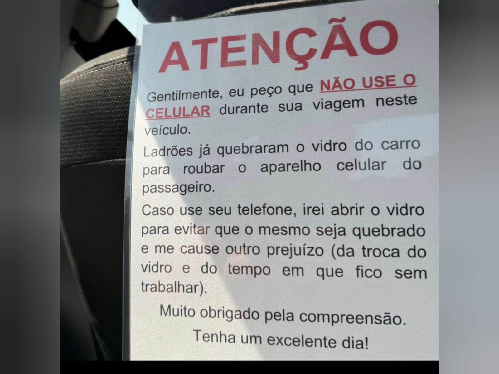Registro curioso da placa chamou a atenção de internautas. (Foto: Reprodução)