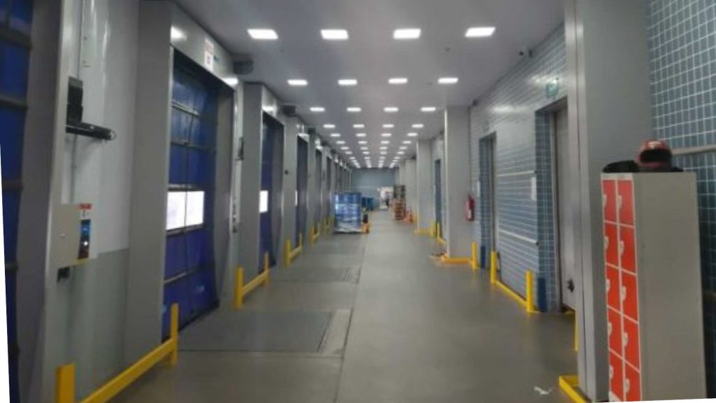 Corredor na Brainfarma, no Daia. Vagas