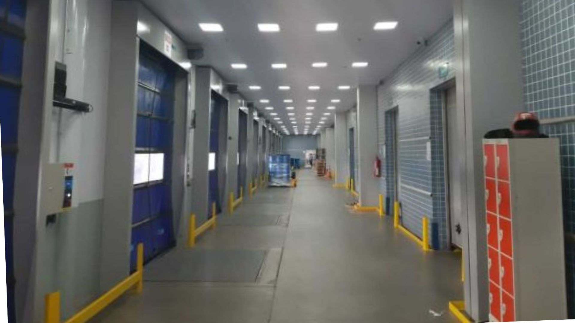 Corredor na Brainfarma, no Daia. Vagas