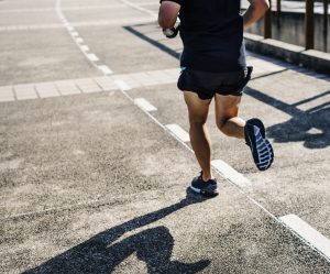 Segundo professor de Harvard, humanos não foram feitos para correr e sim para sentar por um motivo muito curioso