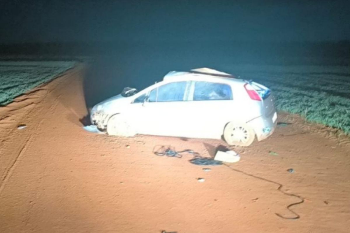 Jovem morre ao capotar carro e ser arremessado para fora do veículo, no interior de Goiás