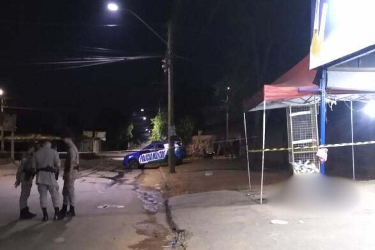 Jovem é morto a tiros em frente a distribuidora de bebidas em Aparecida de Goiânia