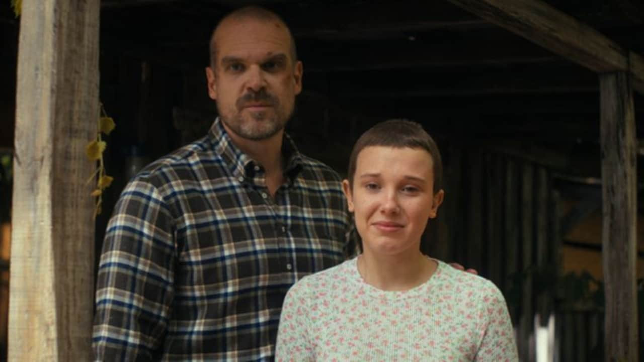 Millie Bobby Brown teria sido assediada por colega de ‘Stranger Things’, diz jornal