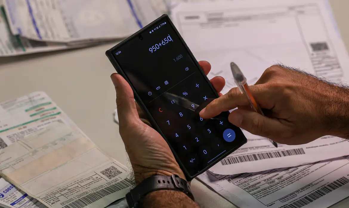 Piores erros do dia a dia que te fazem ficar endividado sem perceber, segundo consultores