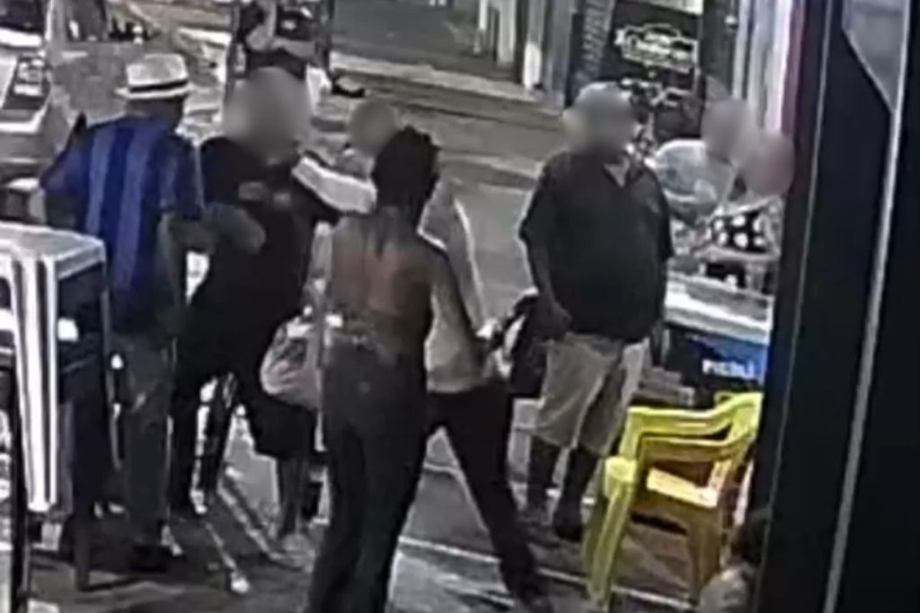 Homem morre após ser esfaqueado durante discussão, em Goiânia; câmera filmou ocorrido